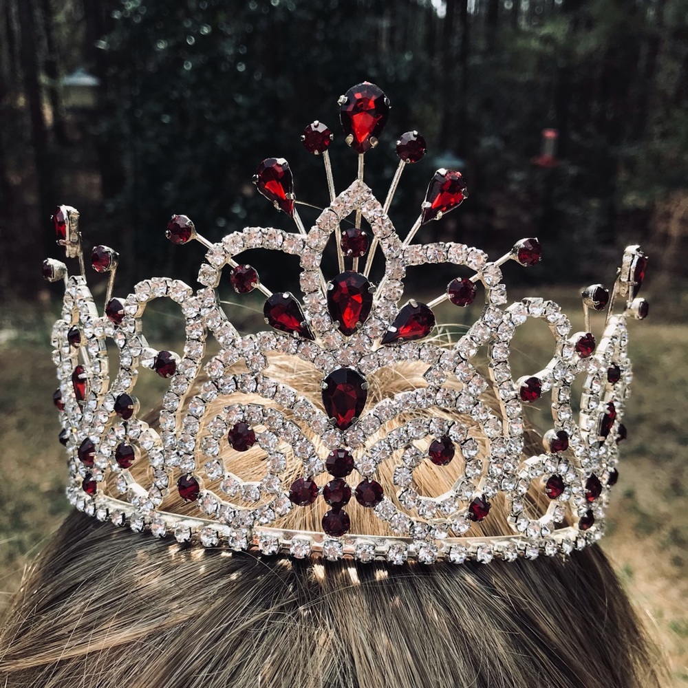 Crown with red jewels